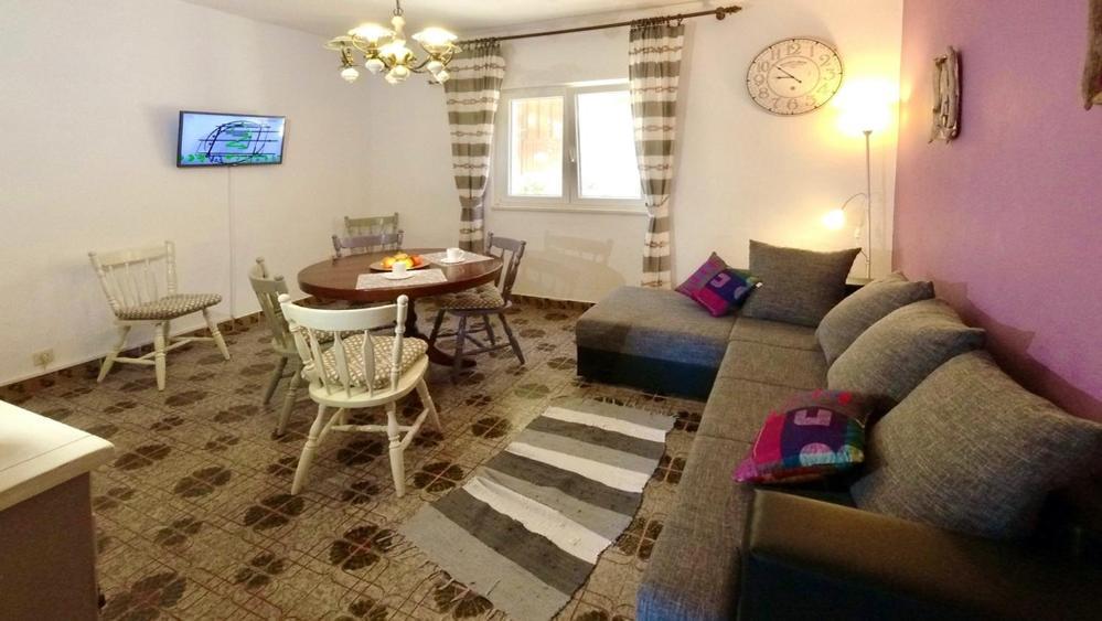Apartman Dolores คูชิสเต ภายนอก รูปภาพ